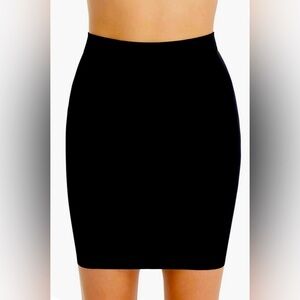 Spanx size 1x or XL black skirt slip